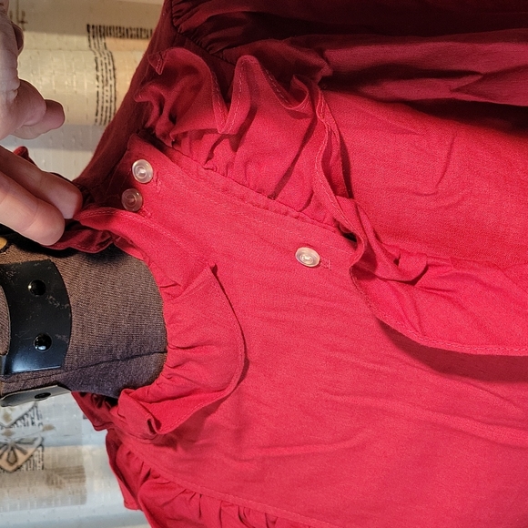 Vintage Bolts Red Ruffle Top - Picture 4 of 11